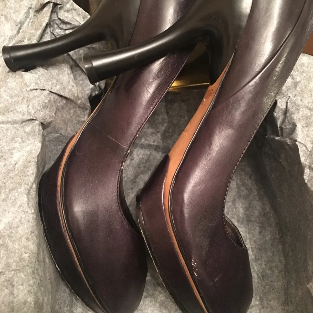 PRE-OWNED MODERN VINTAGE POINTED TOE PLATFORM PUMP